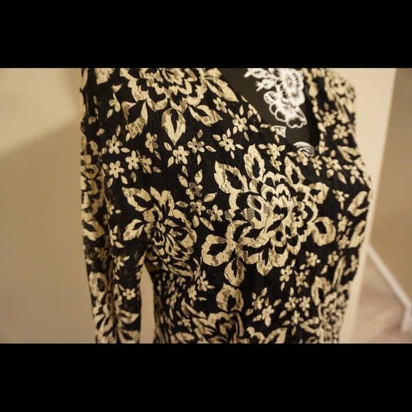 Lace top - Picture 2 of 3